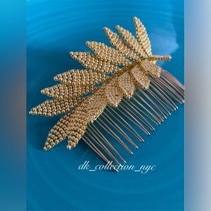 Handmade beads hair comb in gold color, made by me.